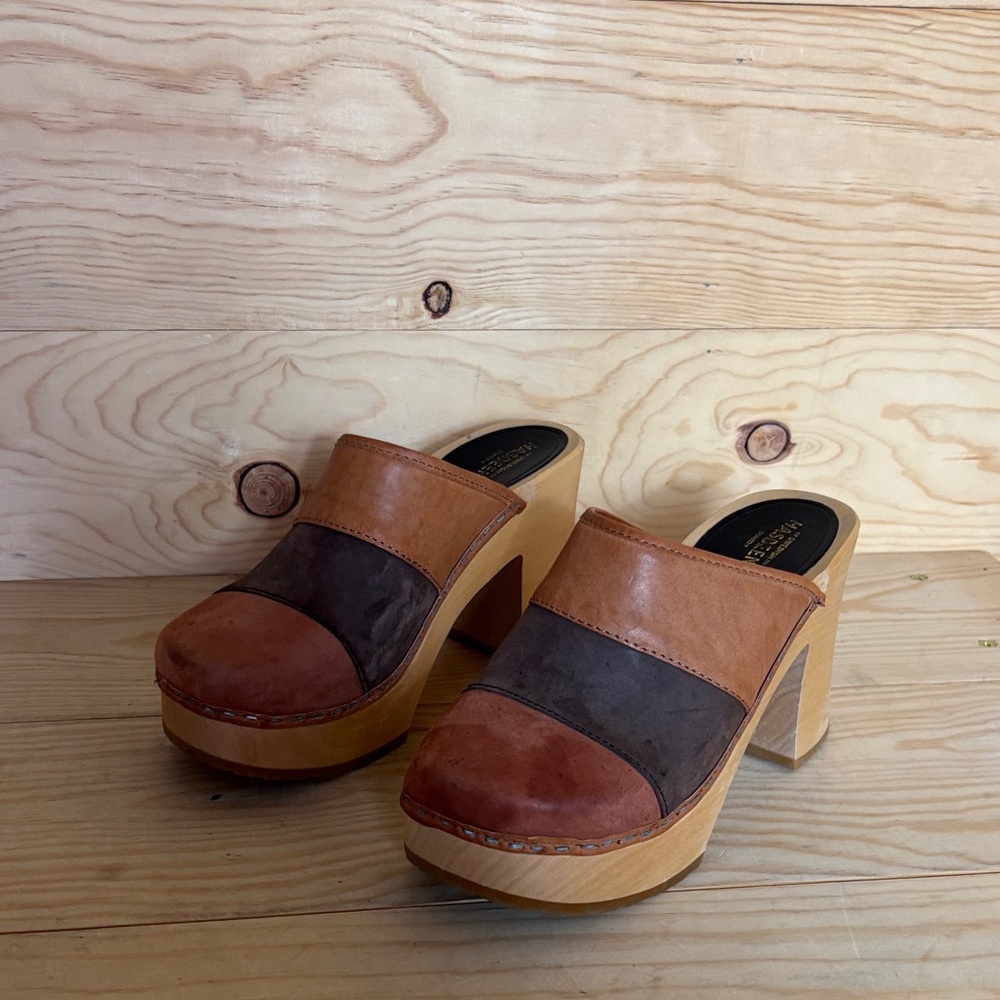 Swedish Hasbeens Tan and Brown Leather‎ Clogs 36